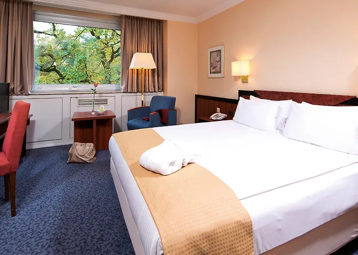 Hotel Leonardo Frankfurt South 4*