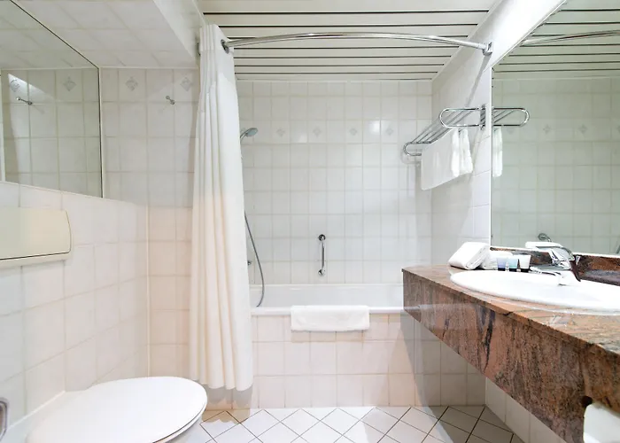 Hotel Leonardo Frankfurt South 4*