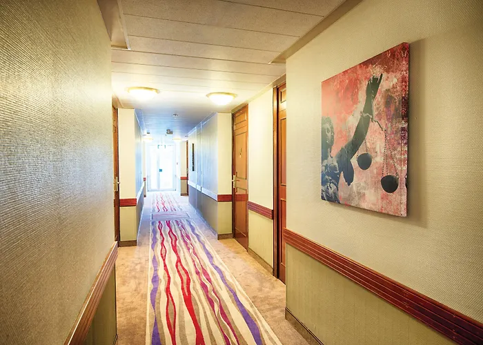 Hotel Leonardo Frankfurt South 4*