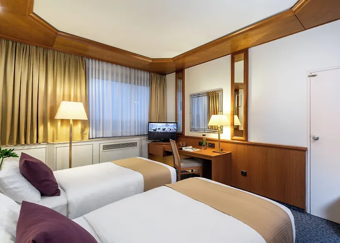Hotel Leonardo Frankfurt South 4*